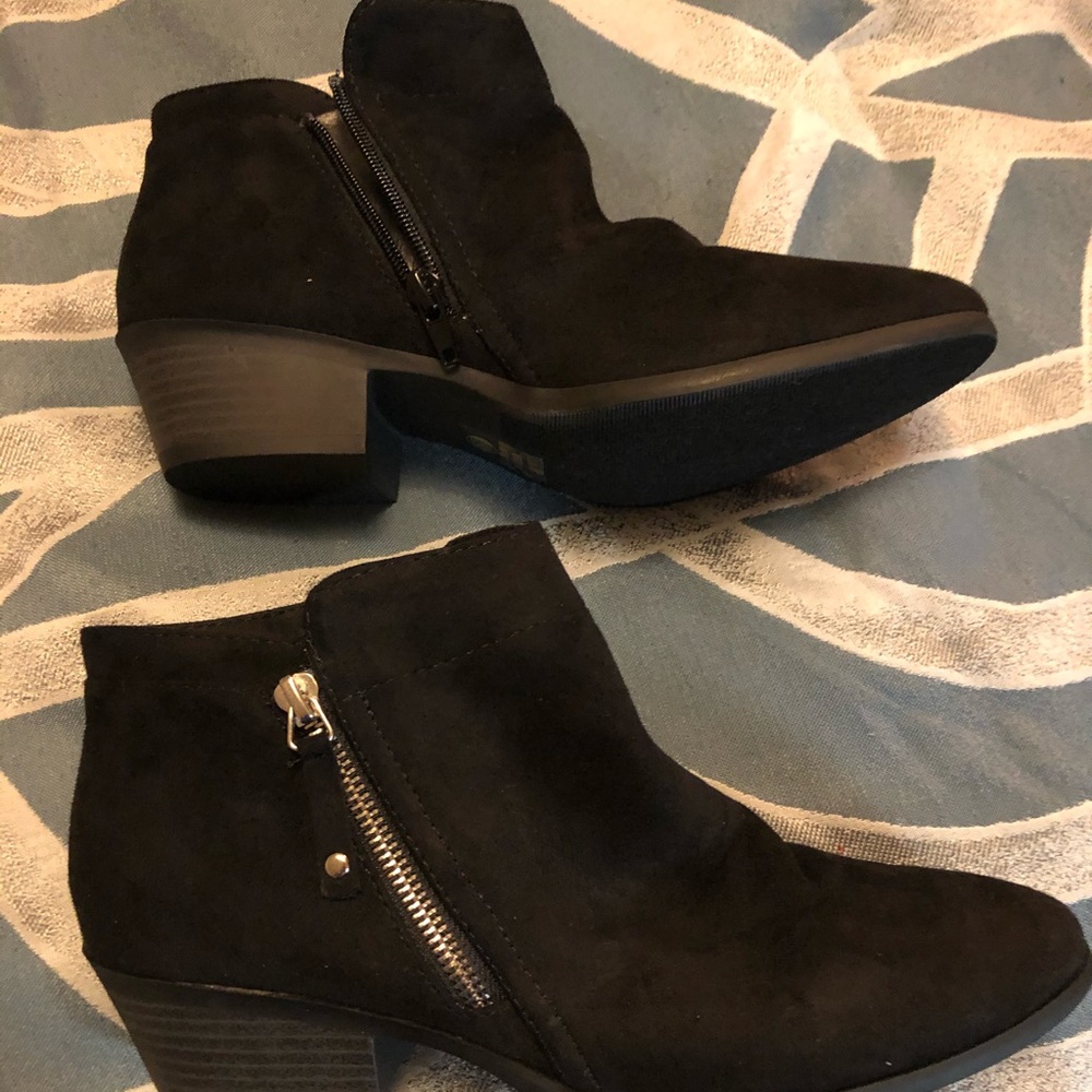 Brand new- never worn Size 9 black booties